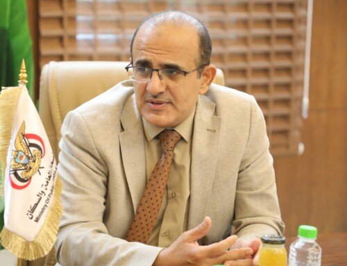 وزير الصحة يُهنئ كوادر القطاع الصحي بحلول عيد الفطر المبارك