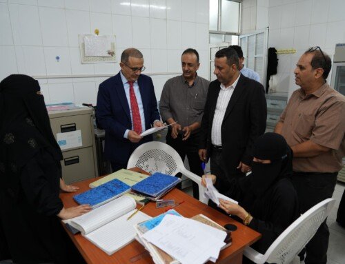 وزير الصحة يطلع على سير العمل في عدد من مرافق الرعاية الصحية الأولية بعدن